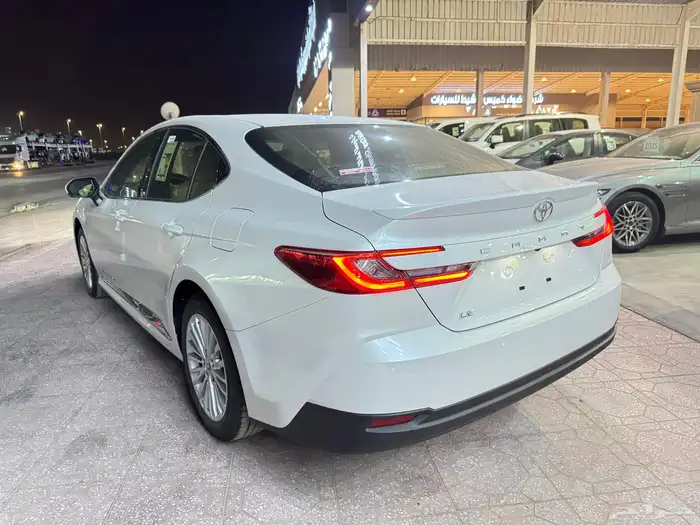 تويوتا كامري بنزين LE وارد عبداللطيف جميل 2025 3