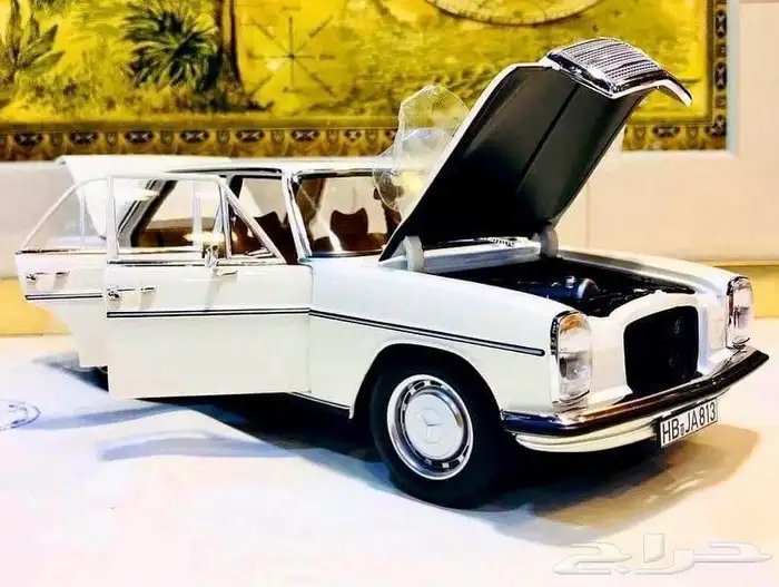 مجسم سيارة مرسيدس خنزيرة موديل 1968 5