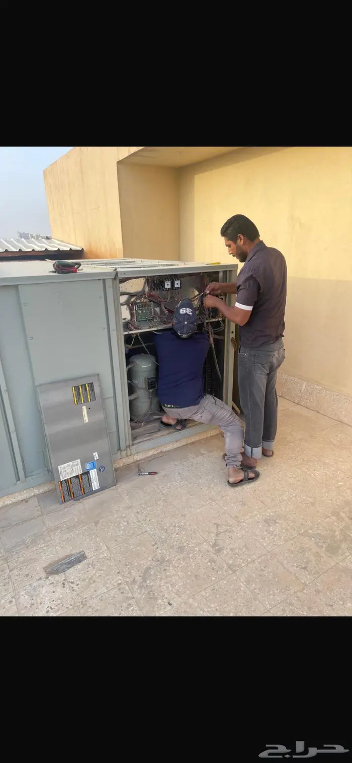 فني صيانة مكيف دكت سبلت ومكيف بكج فني هندي 2