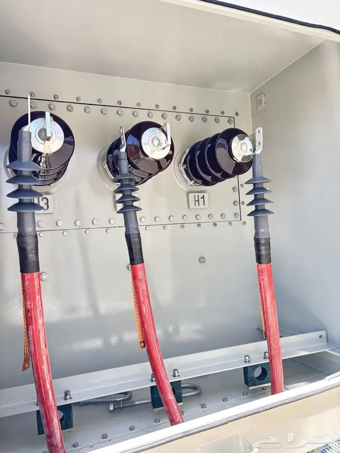 فني ومقاول جهد متوسط ومنخفض ومحولات 4