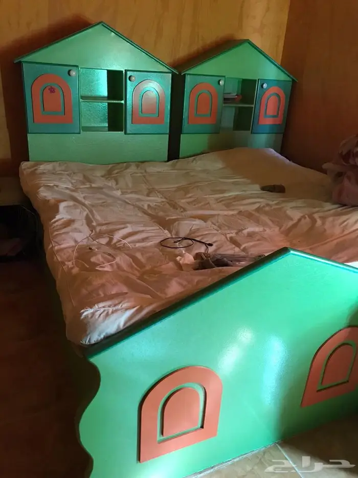 غرفة نوم بخشب قوي 7