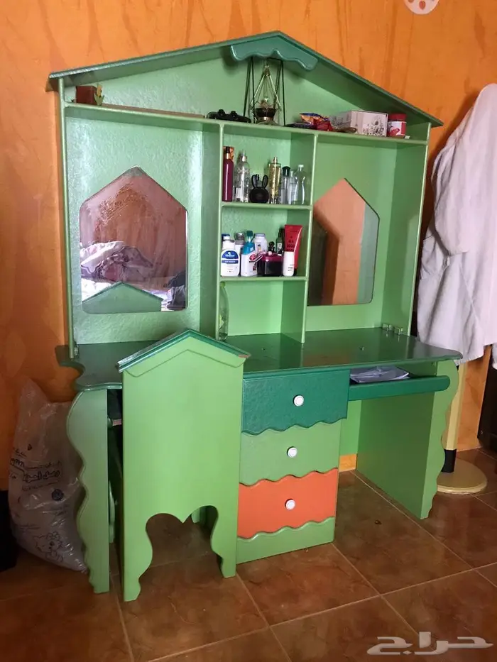 غرفة نوم بخشب قوي 2