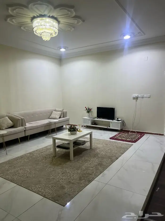 للبيع دور ارضي زاويه موثث تاسيس دورين في حي المملكه 2