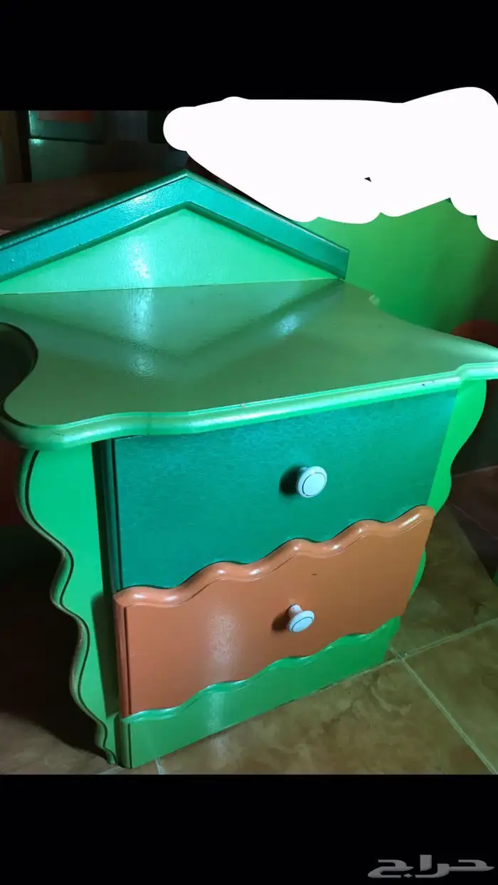 غرفة نوم بخشب قوي 0