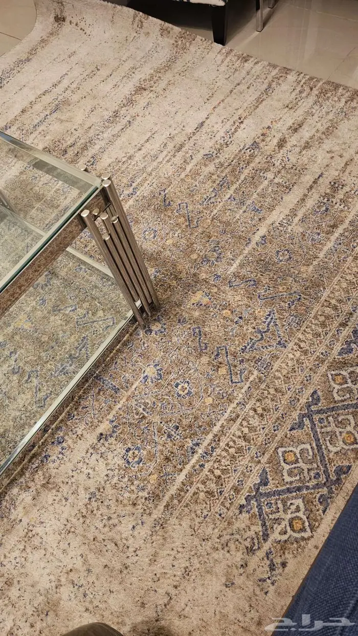 طاولات خدمة وسجاد 0