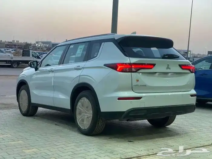 ميتسوبيشي اوتلاندر 2024 و2025 نص فل وفل كامل 8