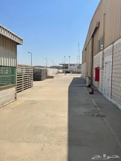 مستودع قائم للبيع زاويه 3