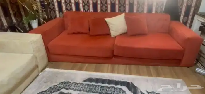 كنب نظيف وفاخر للبيع 3 قطع. وإذا تبغى الكنب عالي موجود 2