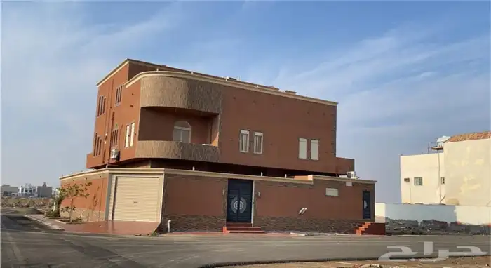 فيلا سكنية استثمارية للبيع بسعر مميز 1