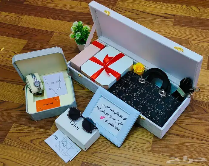 هدايا فخمه توصيل الرياض 40 ريال خريج وخريجه 1