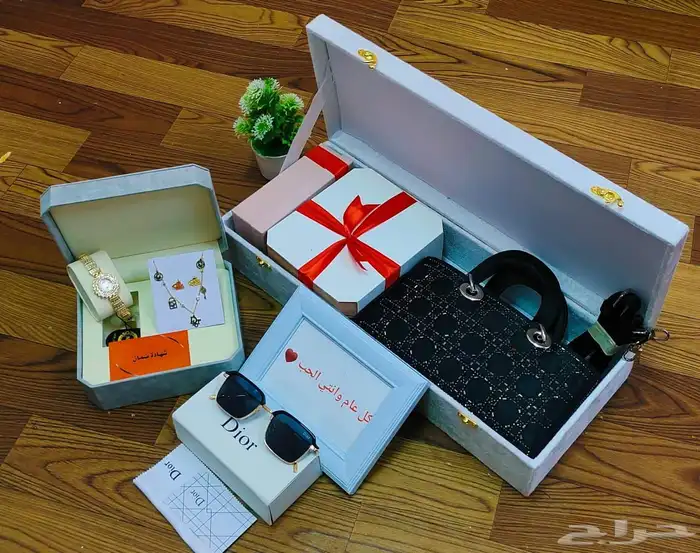 هدايا فخمه توصيل الرياض 40 ريال خريج وخريجه 5