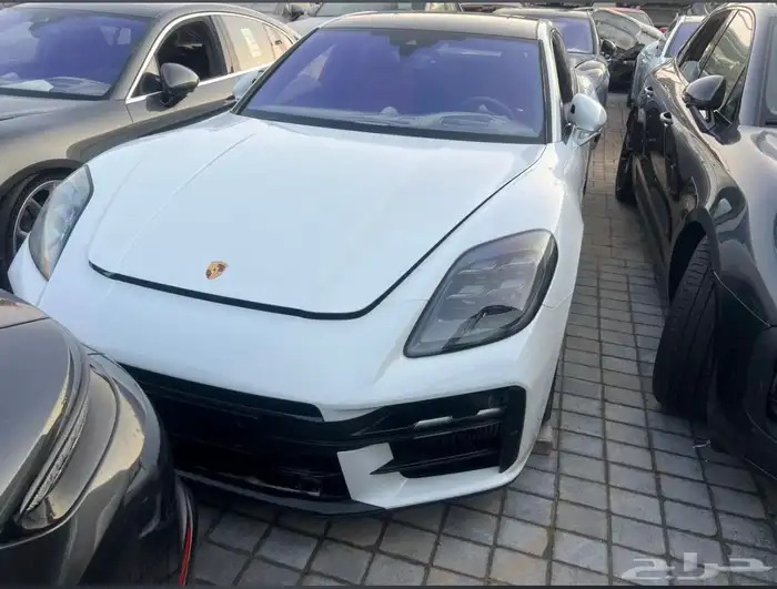 قطع غيار فراري  بنتلي. لمبر جيني 9