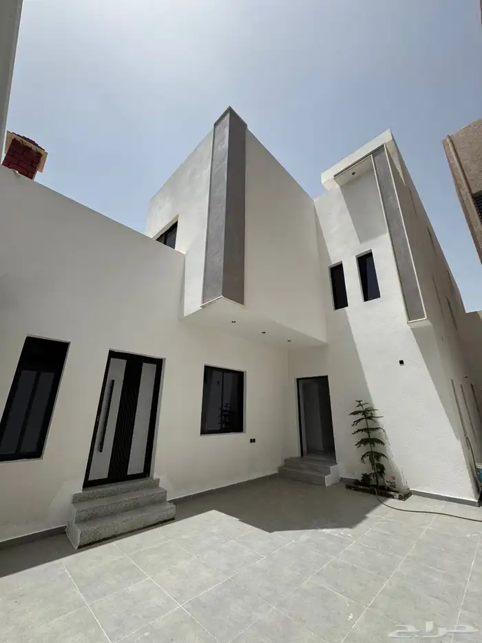 فيلا تشطيب شخصي ممتازه بسعر مميز 2