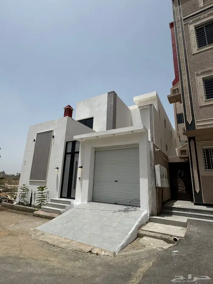 فيلا تشطيب شخصي ممتازه بسعر مميز 1