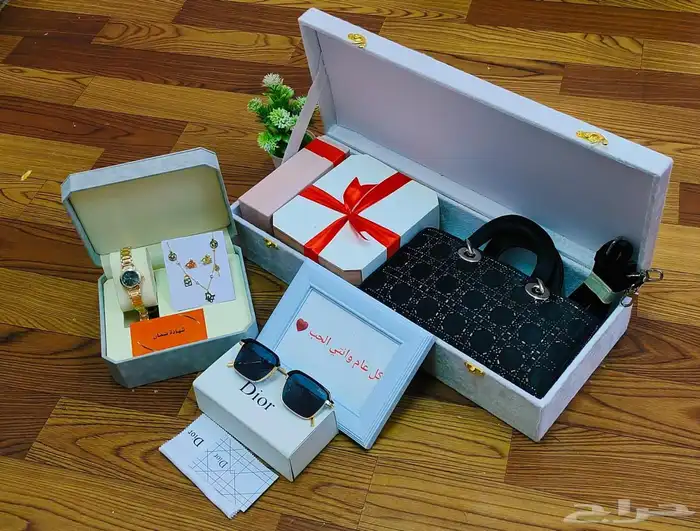 هدايا فخمه توصيل الرياض 40 ريال خريج وخريجه 0