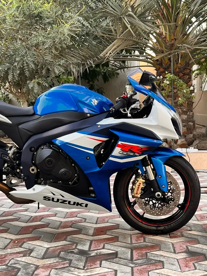 للبيع سوزوكي 1000 موديل 2012 0