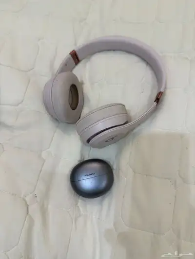 سماعة بيتس سولو 4 و سماعة هواوي فري كليب 0