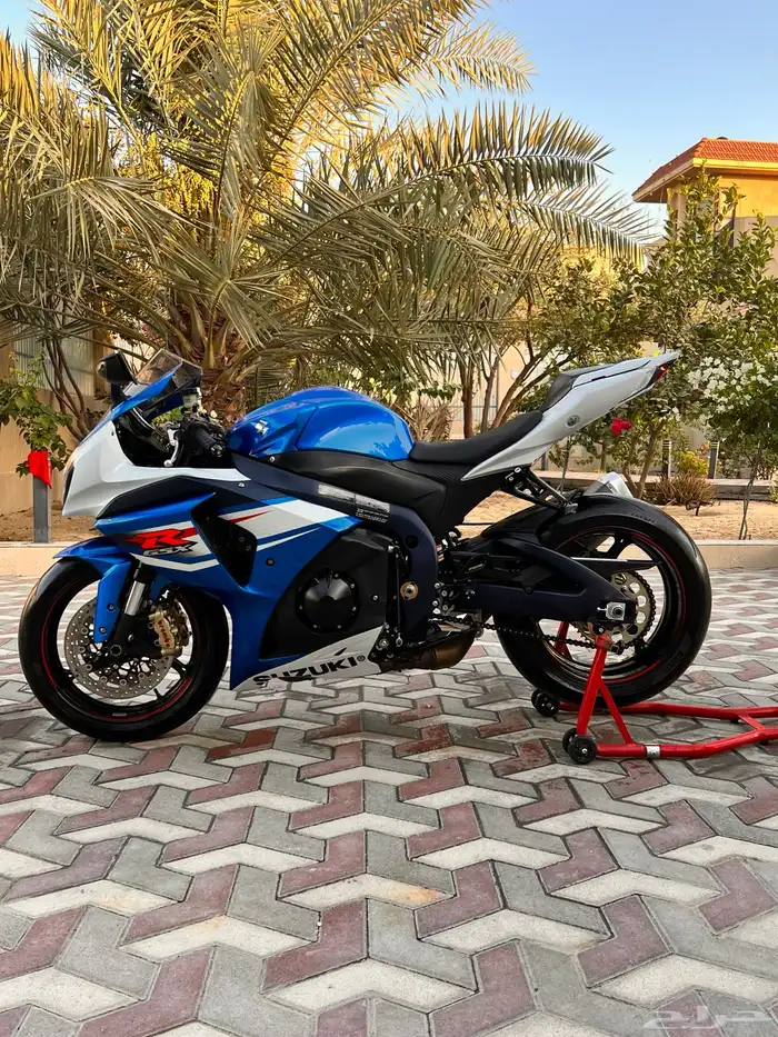 للبيع سوزوكي 1000 موديل 2012 1