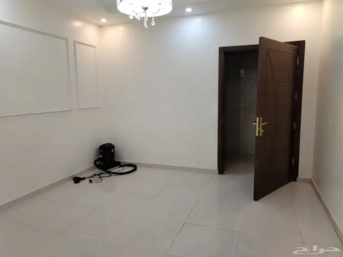 للبيع دور كامل حي الشفا 7