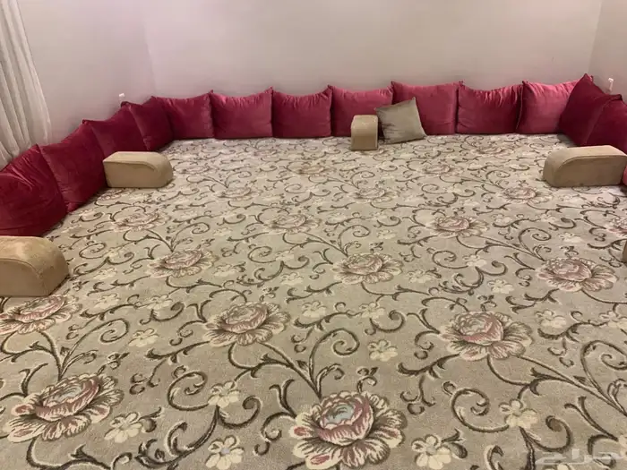 فرش ومساند مستخدم للبيع 6