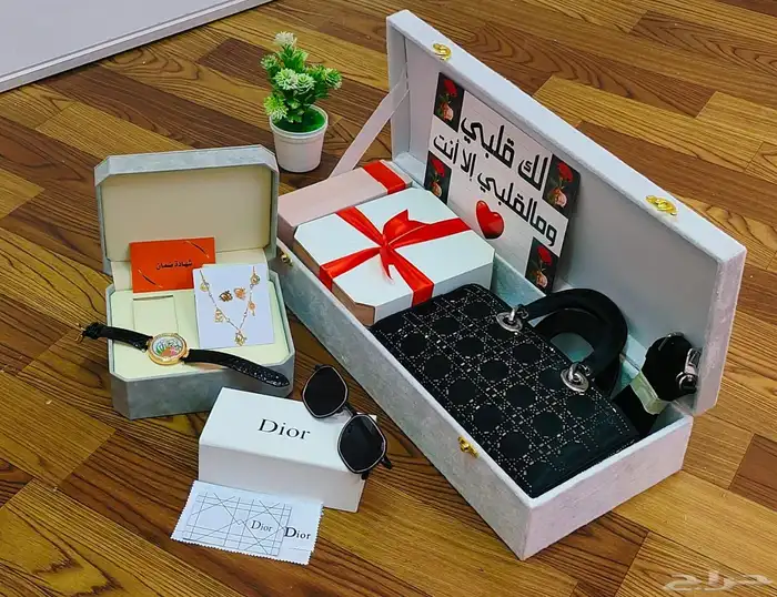 هدايا فخمه توصيل الرياض 40 ريال خريج وخريجه 2