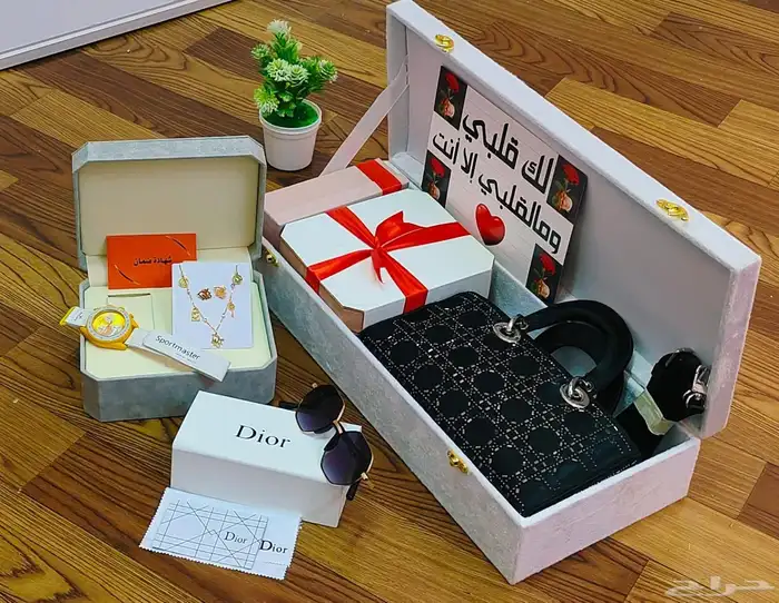 هدايا فخمه توصيل الرياض 40 ريال خريج وخريجه 3