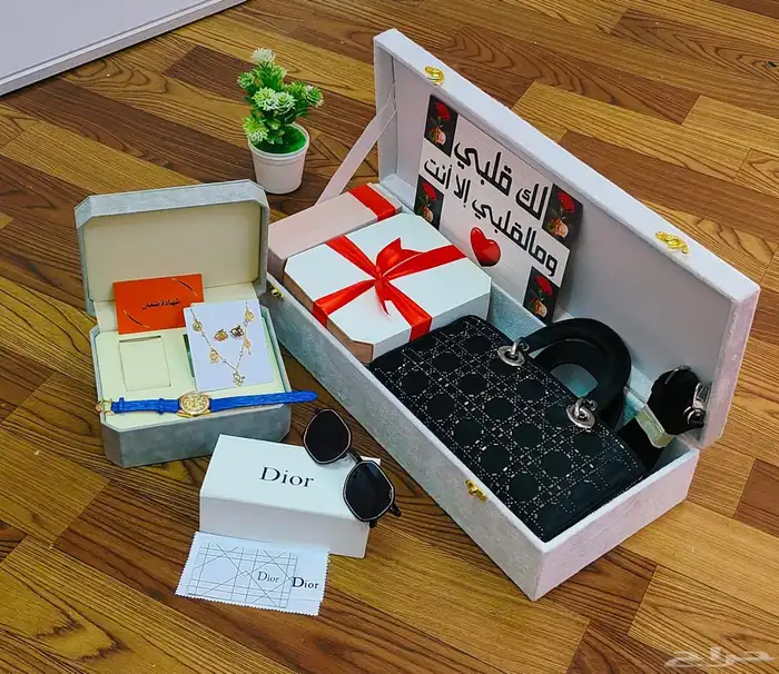 هدايا فخمه توصيل الرياض 40 ريال خريج وخريجه 7