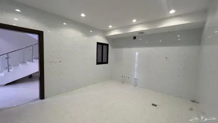 فيلا للبيع جديده حي لبن قريبه من مدخل لبن 10