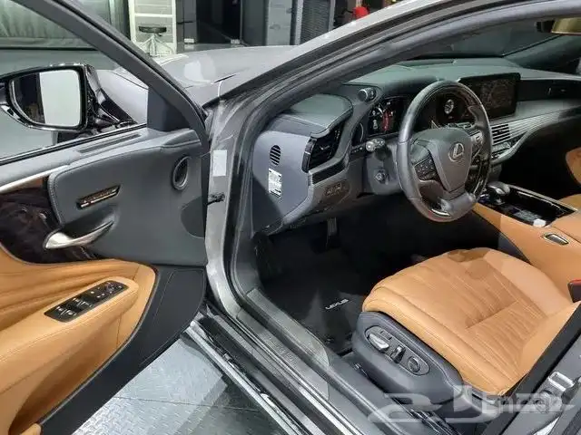 لكزس LS 500 بنزين 2023 فل كامل استيراد من كوريا 9