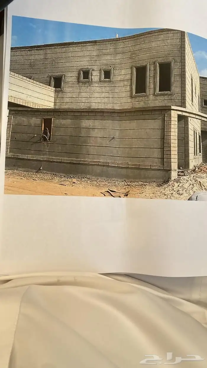 فله عظم على شارعين في حي الافق في عيون الجواء 1
