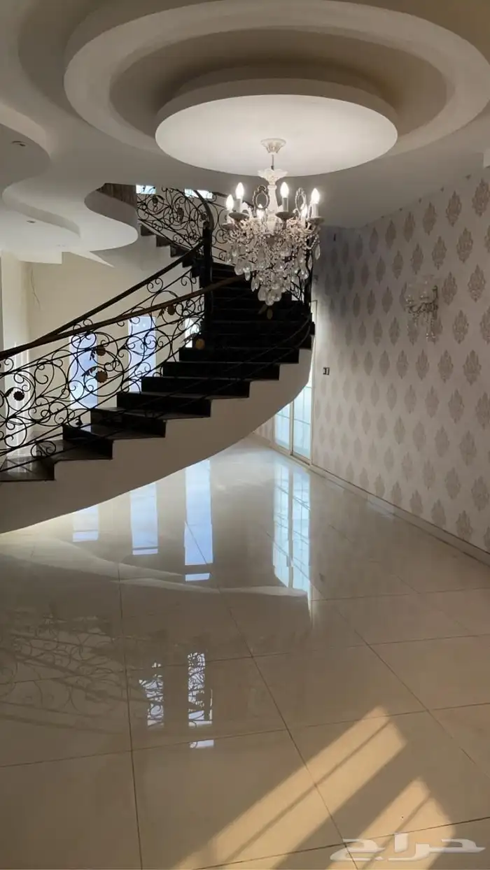 فيلا سكنية استثمارية للبيع بسعر مميز 2