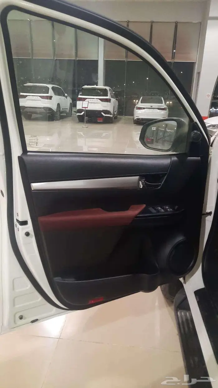 وارد اليحيى هايلكس غمارتين بنزين دبل اتوماتيك جنط كروم 2025 9