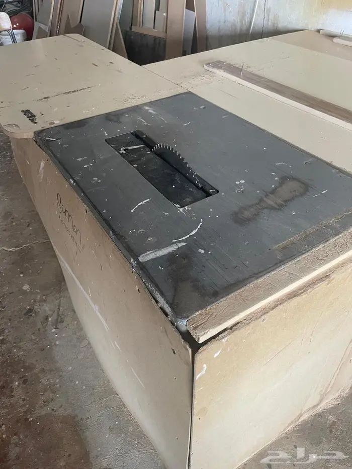 أغراض ومعدات منجرة وعدد 3 عمال للتنازل بالكامل 8