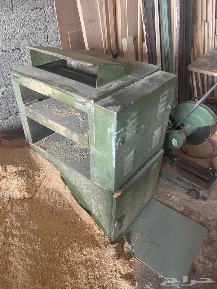 أغراض ومعدات منجرة وعدد 3 عمال للتنازل بالكامل 6