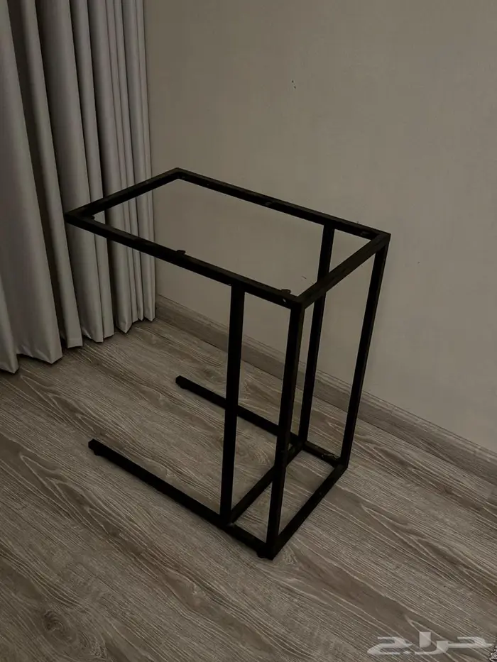 طاولة حديد 1