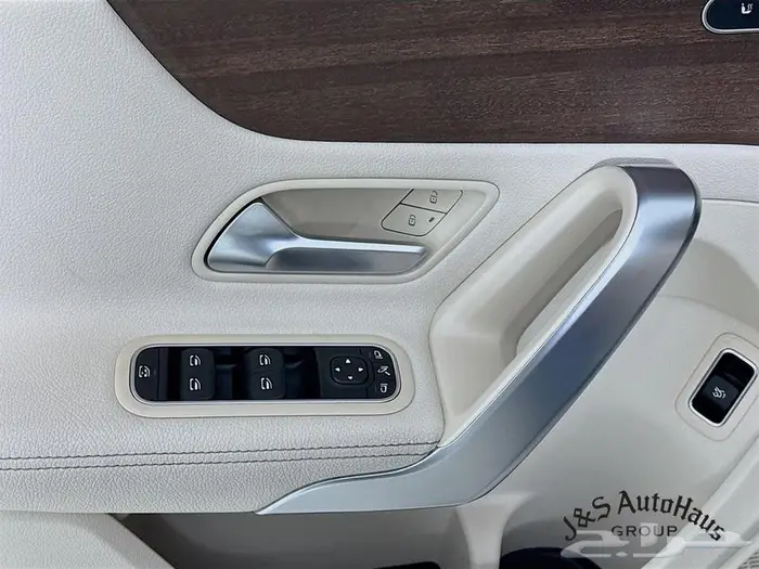 2022 Mercedes-Benz A 220 4MATIC 8