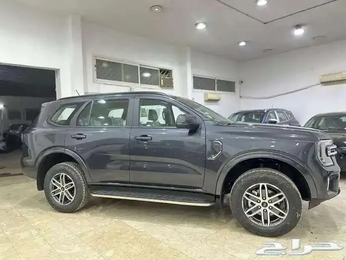 فورد ايفرست XLT نص فل بنزين 2025 9