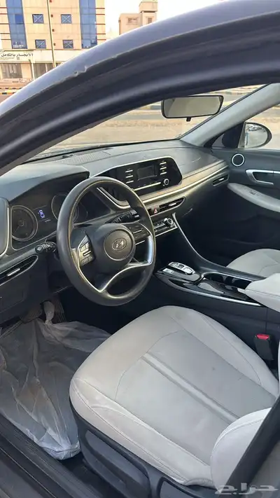 يوجد لدينا مكتب تأجير سيارات ب أسعار منافسه وحصريه 1