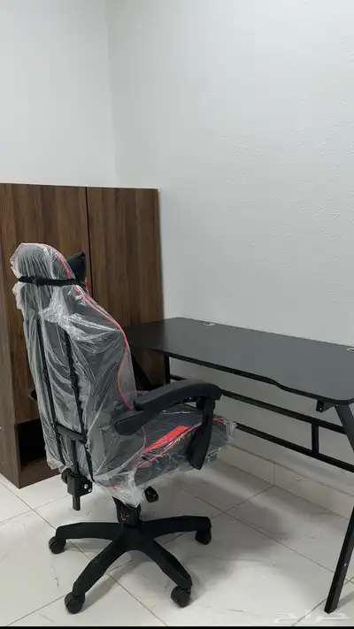 طاولة و كراسي قيمنق تم البيع 3