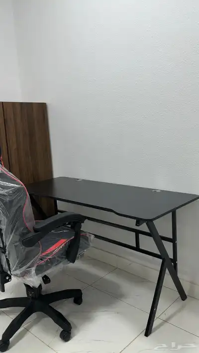 طاولة و كراسي قيمنق تم البيع 1