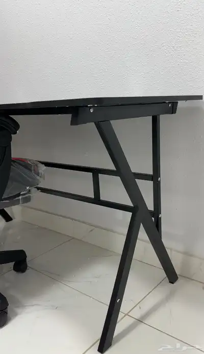 طاولة و كراسي قيمنق تم البيع 2