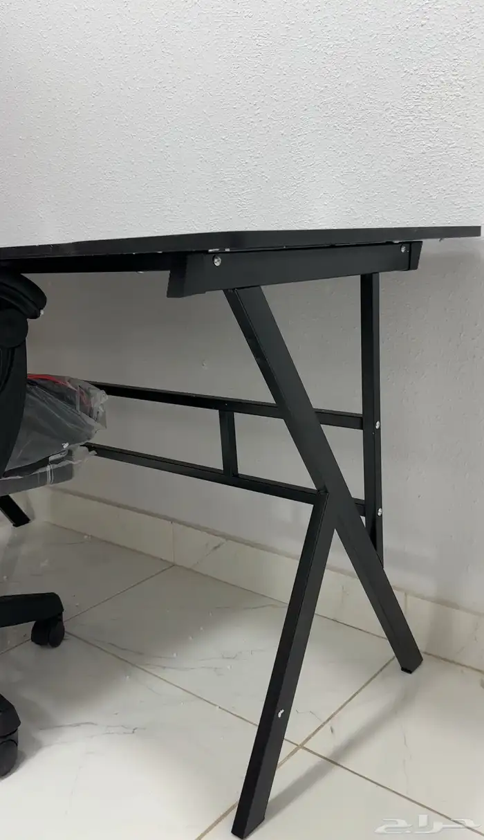 طاولة و كراسي قيمنق تم البيع 2