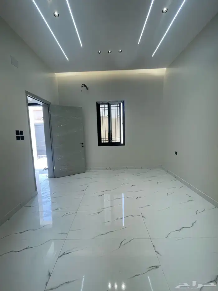 عمارة للبيع في حمراء الاسد تتكون من دور ونصف في مخطط ( ها 3 5