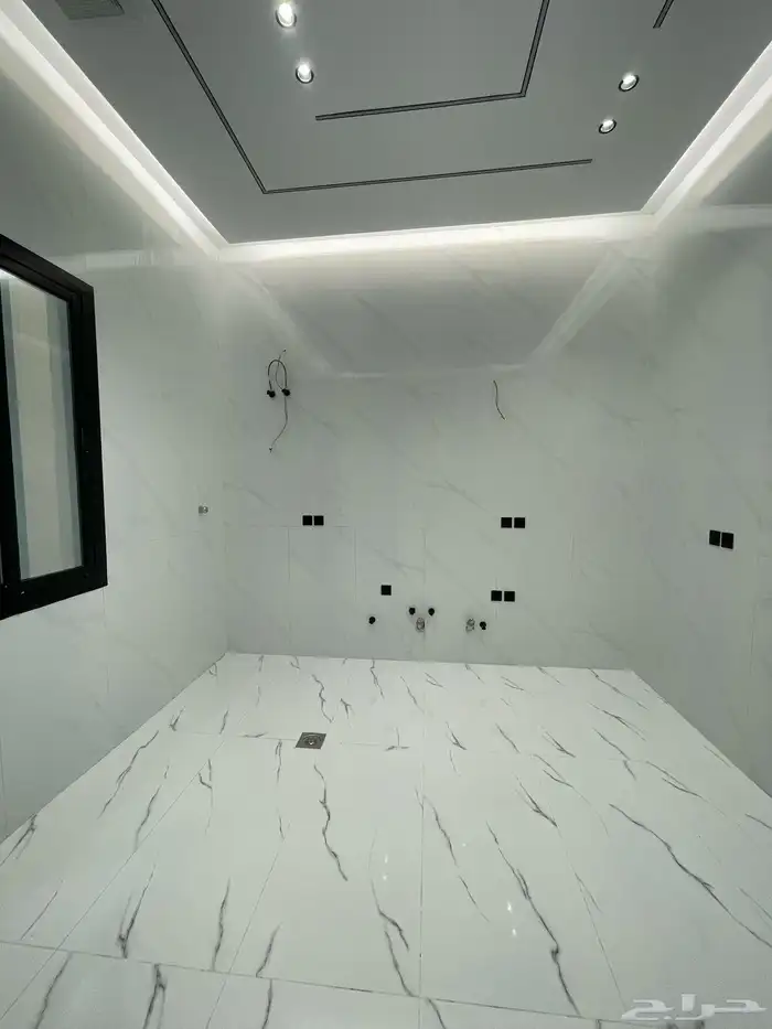 عمارة للبيع في حمراء الاسد تتكون من دور ونصف في مخطط ( ها 3 3