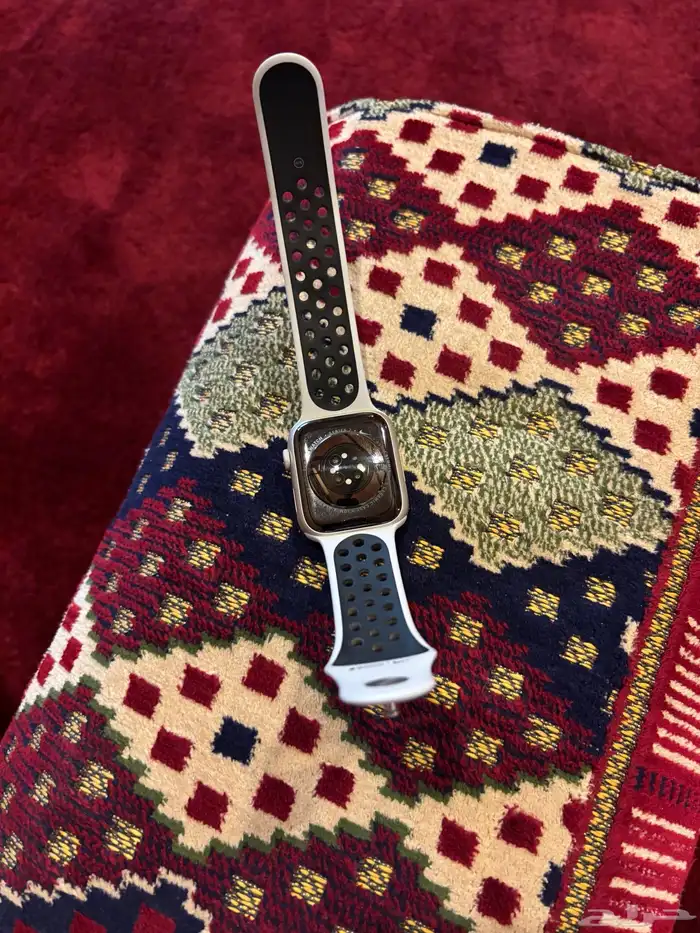 ساعه ابل اصدار نايك 1