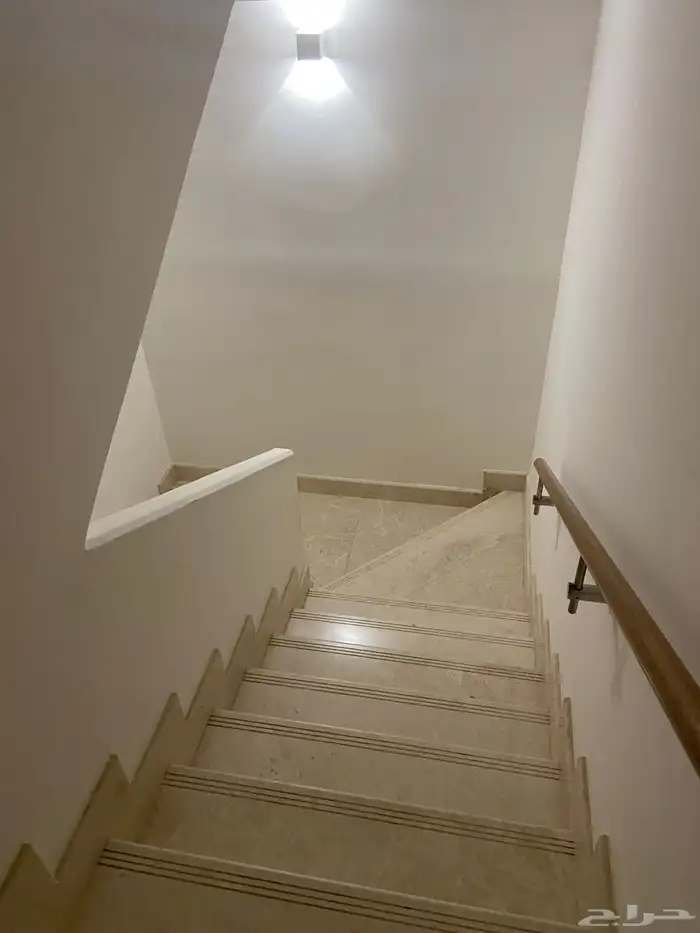 فيلا للإيجار بحي سدرة 10