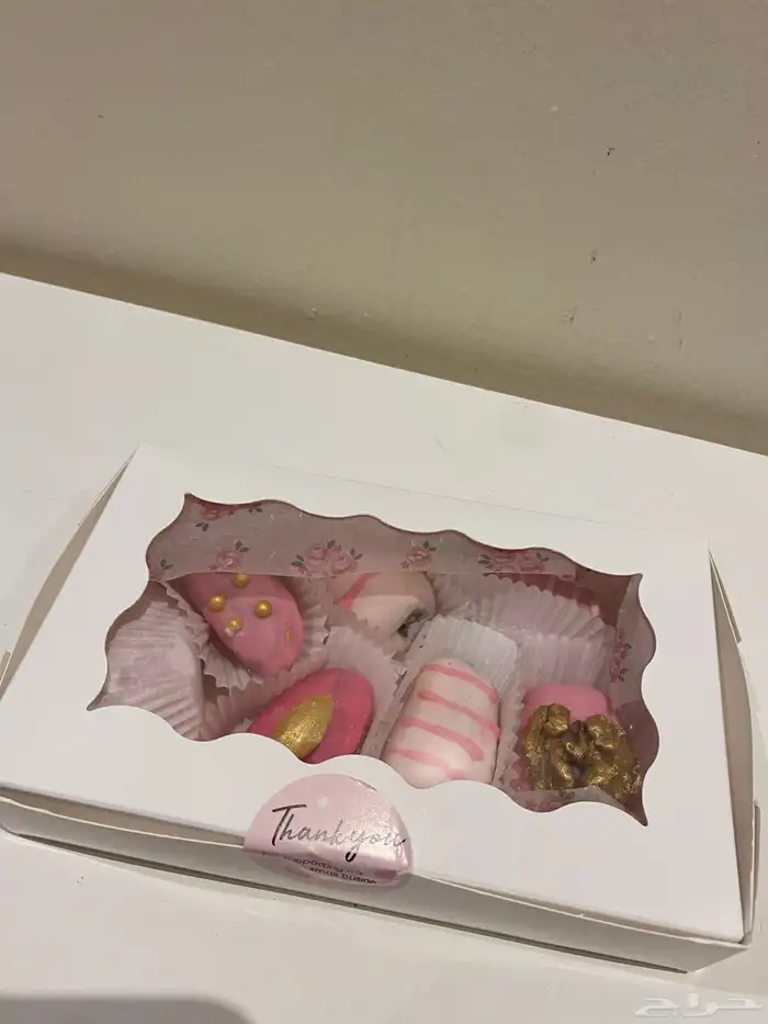 تمر محشي بالمكسرات مغلف بالشوكلاته 8