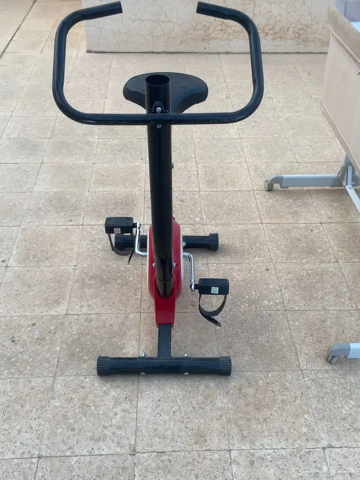 السكوتر 600 والعربة 100 سرير للأطفال 150 وسيكل 100 4