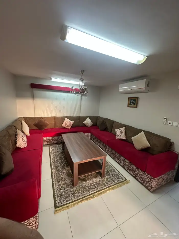 طقم كنب مع الستائر 1