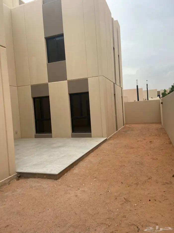 فيلا للإيجار بحي سدرة 16